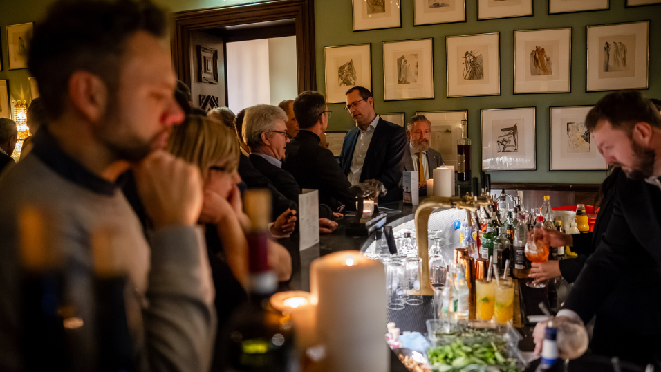 Foto von der Zurich Bar während dem Get-Together beim SZ-Versicherungstag 2026 