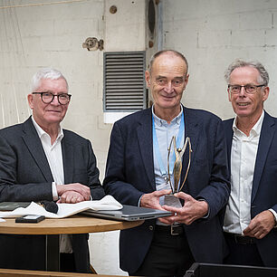 Preisträger des Friedrich-Leppmann-Preises Prof. Dr. Jörg Pont zusammen mit Karlheinz Keppler und Heino Stöver