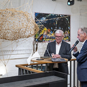 Karlheinz Keppler und Heino Stöver bei der Moderation der Abendveranstaltung