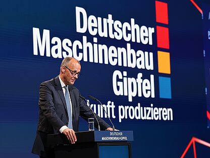 Friedrich Merz auf der Bühne, Deutscher Maschinenbau-Gipfel