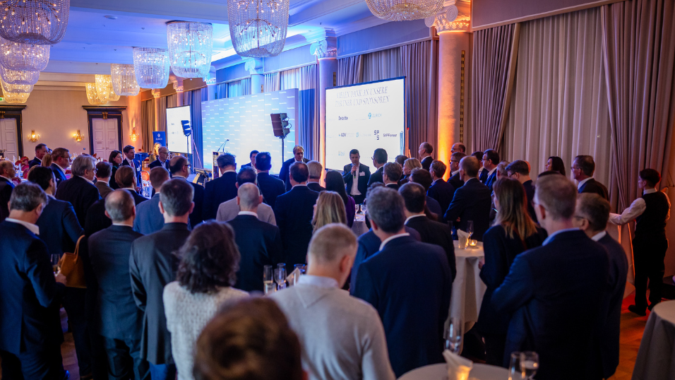 Abendveranstaltung mit Teilnehmerinnen und Teilnehmern beim SZ-Versicherungstag 2026