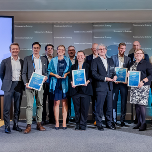 Die Gewinner auf der Bühne