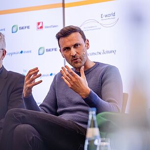 Podiumsdiskussion während der E-world SZ-Führungstreffen Energie 2026