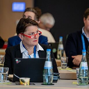 Frau aus dem Plenum während der E-world SZ-Führungstreffen Energie 2026