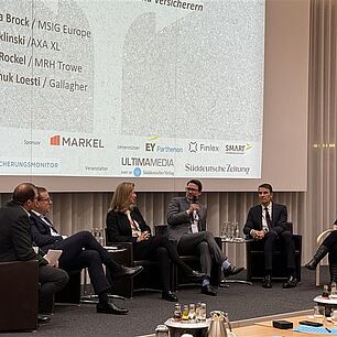 Diskussionsrunde @ 5. SZ Großmakler-Dinner | Diskussionsrunde Kristallkugel-Billard. Wie es Maklern und Versicherern 2030 gehen wird. Moderation: Herbert Fromme Andrea Brock / MSIG Europe Kai Kuklinski /AXA XL Ralph Rockel / MRH Trowe Nepomuk Loesti / Gallagher