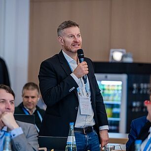 Fragen eines Teilnehmers während der E-world SZ-Führungstreffen Energie 2026