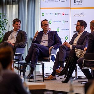 Podiumsdiskussion während der E-world SZ-Führungstreffen Energie 2026