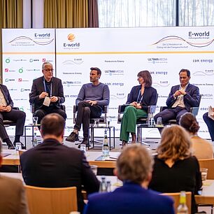 Podiumsdiskussion während der E-world SZ-Führungstreffen Energie 2026